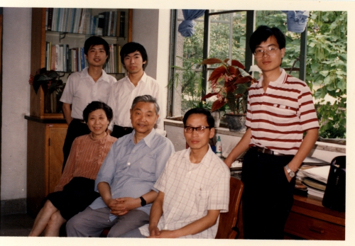 1984年，池志强（右三）与金文桥、徐修容以及三个研究生合影
