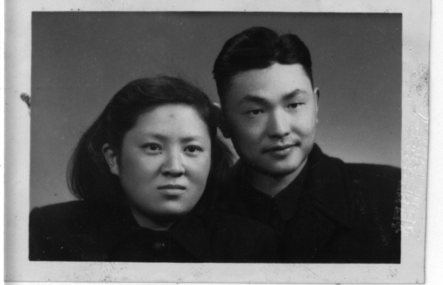 1953年春，池志强夫妇结婚纪念照