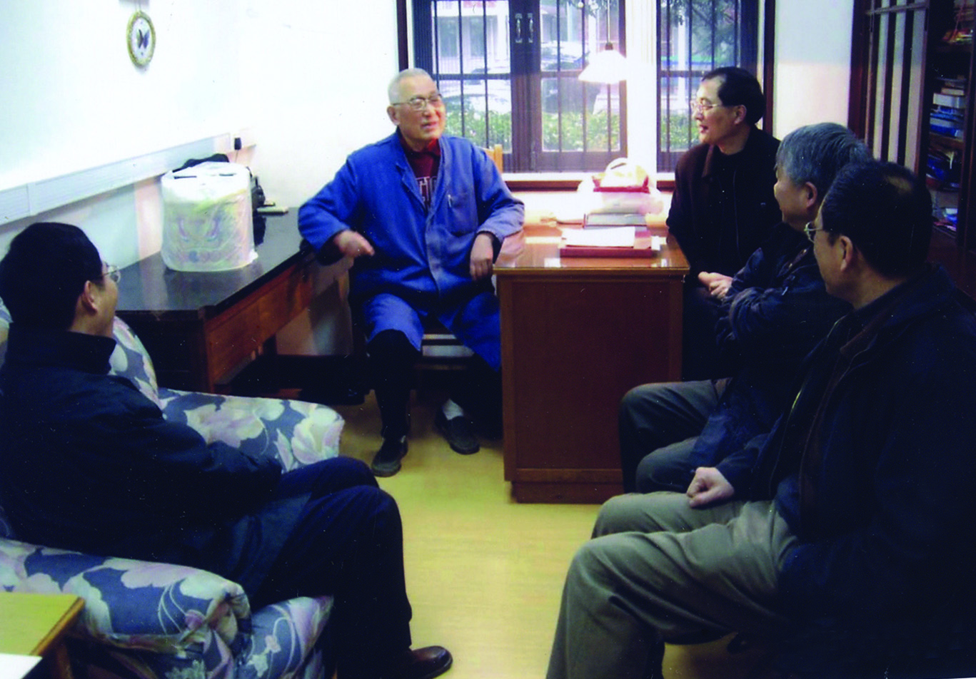 2007年2月18日 (大年初一)，上海药物所领导前往太原路294号16幢105室看望丁光生
