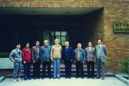 1991年4月19日，在上海市《新药与临床》欢迎国家科委期刊处石耀山处长（丁光生，左五）