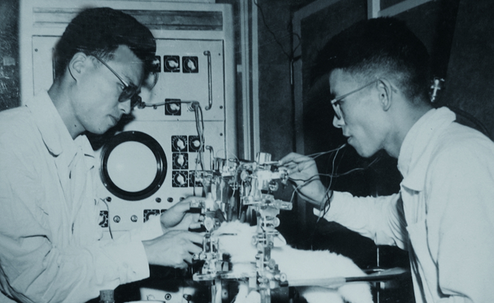 1959年，金国章与胥彬共同进行试验