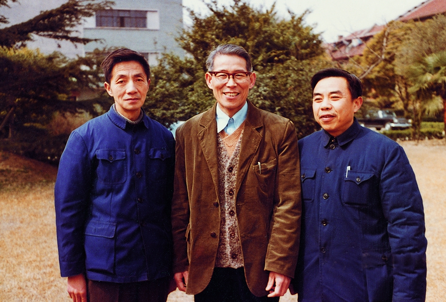 1984年，金国章与研究室党支部书记倪诗宝级张振德合影