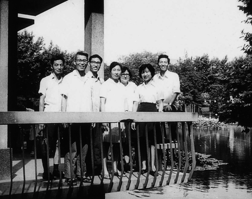 1979年，金国章与课题组人员合影，从左至右：张振德、金国章、郑林忠、汪晓立、许建、俞蕾平、张福田