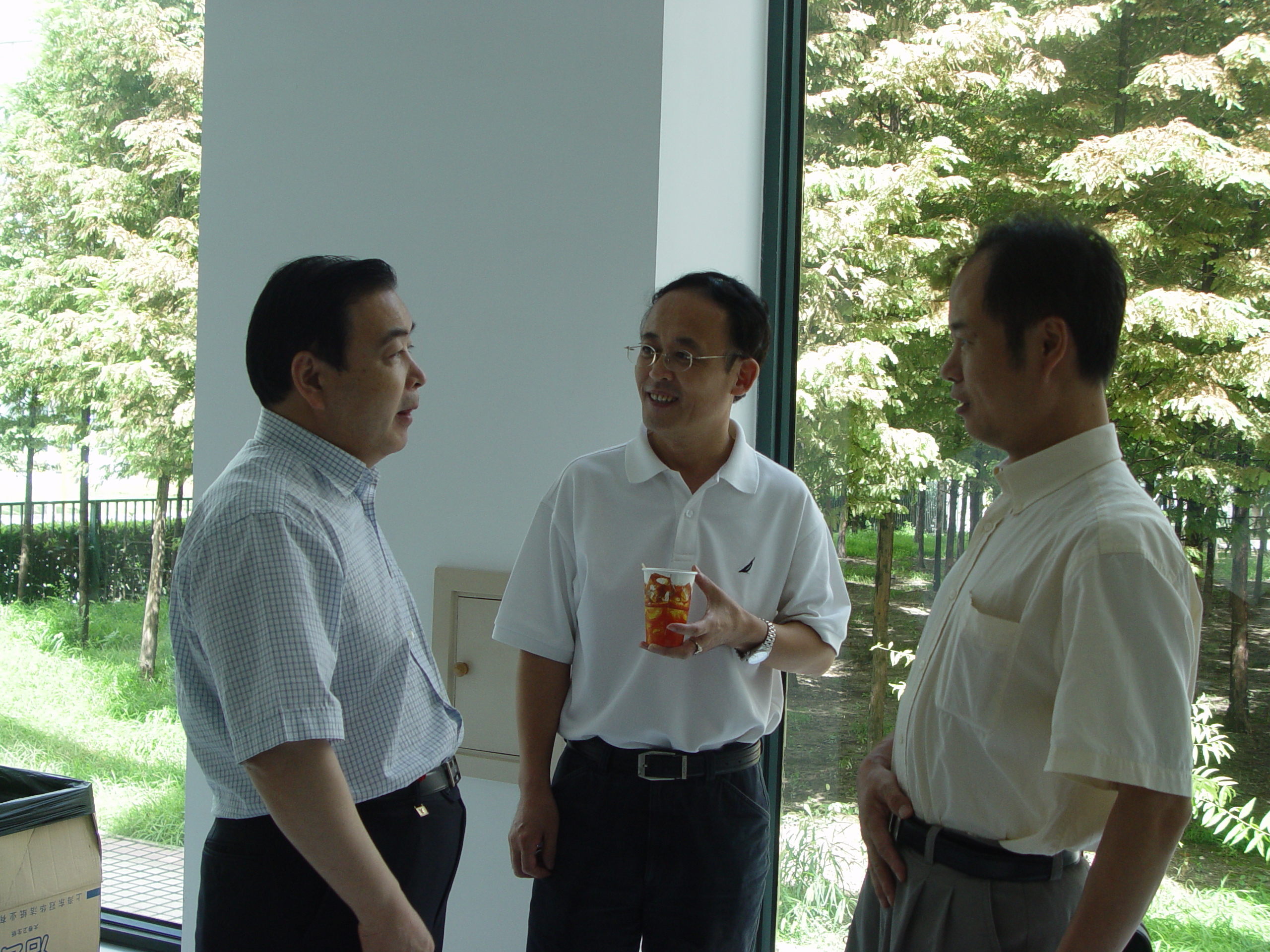 2007年8月26日，茶歇时候蒋所长和考核组的老师聊天