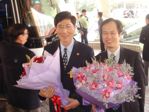 2008年3月14日，陈凯先和蒋华良参加“两会”回沪