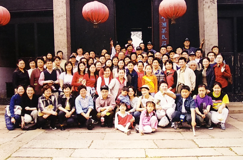 2002年上海药物所全所春游：第五排右六，王逸平研究员