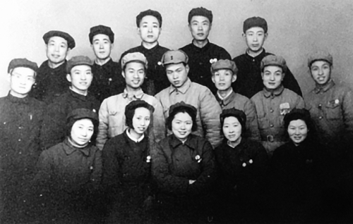 1950年，华东白求恩医学院一届同学于上海合影（第二排左四，胥彬）