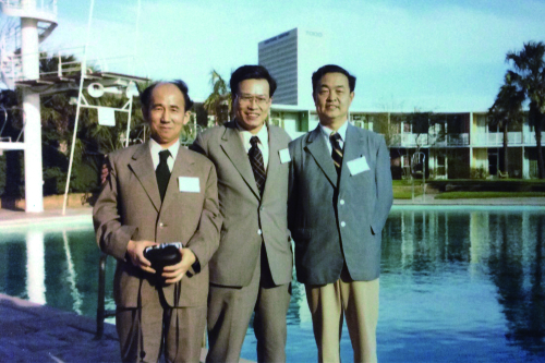 1981年，胥彬（中）访问休斯敦M.D. Anderson肿瘤中心时与孙燕、韩锐两位教授合影