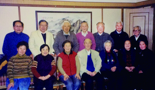2001年，上海片华东白求恩医学院一届同学聚会（第二排左二：胥彬）
