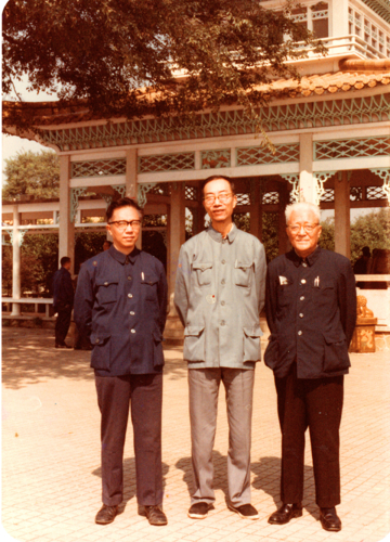 1984年，谢毓元（中）与高怡生（右）、潘百川（左）合影
