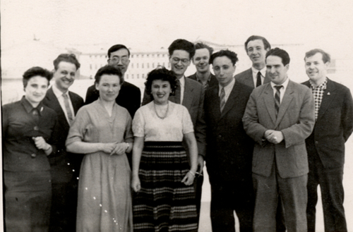 1961年，谢毓元（第二排左二）在前苏联毕业答辩后与同事同学合影