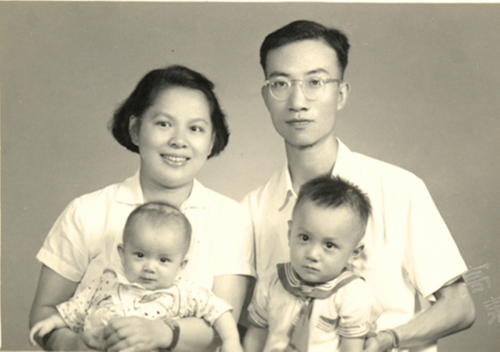 1957年，谢毓元夫妇与儿女合影